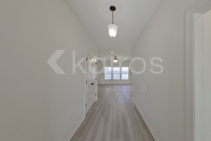 Building Photo - 129 Salvat Dr