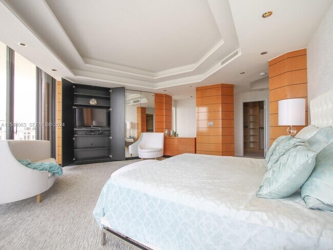 Building Photo - 2000 Island Blvd