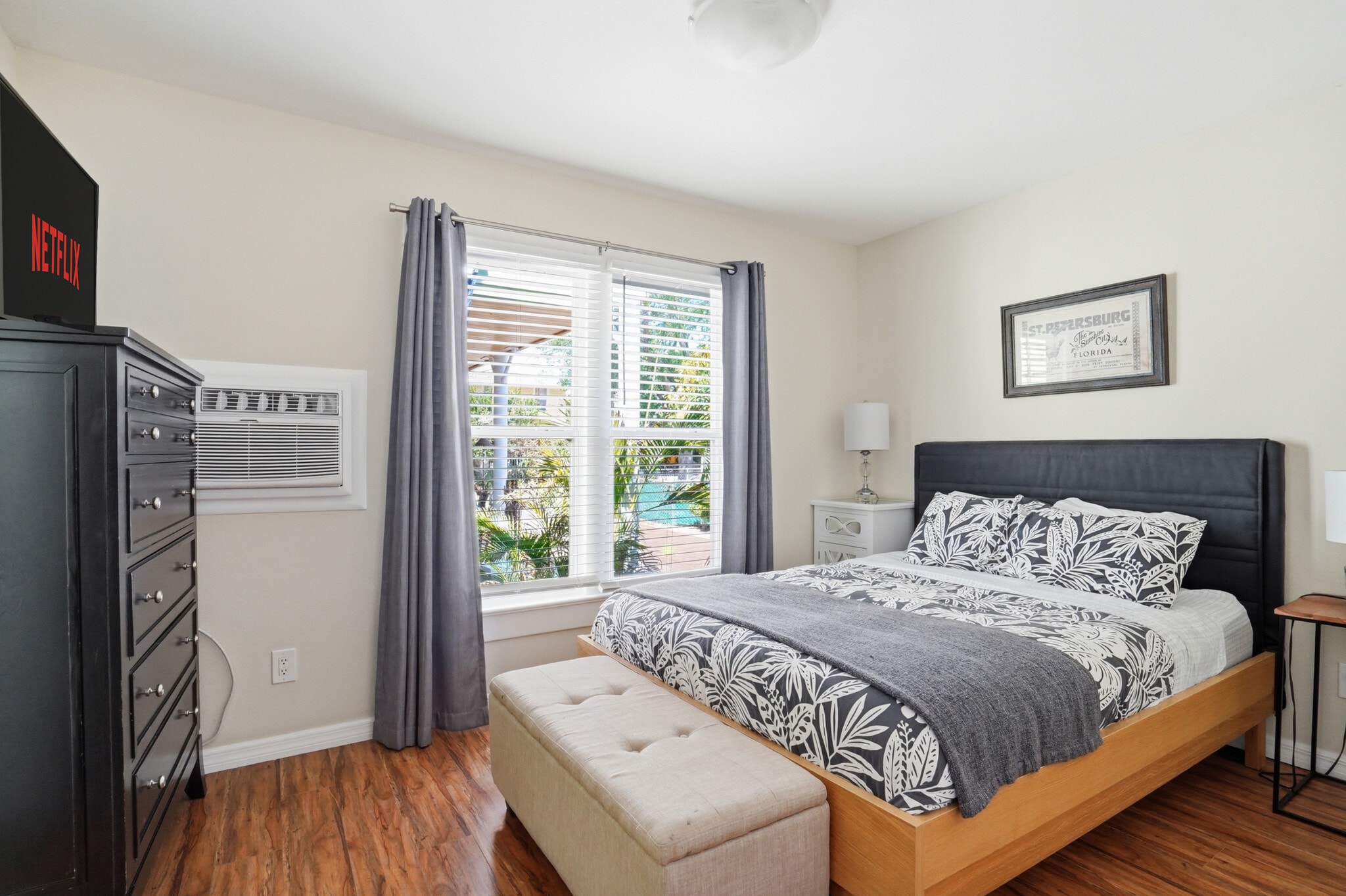 Building Photo - 539 6th St N