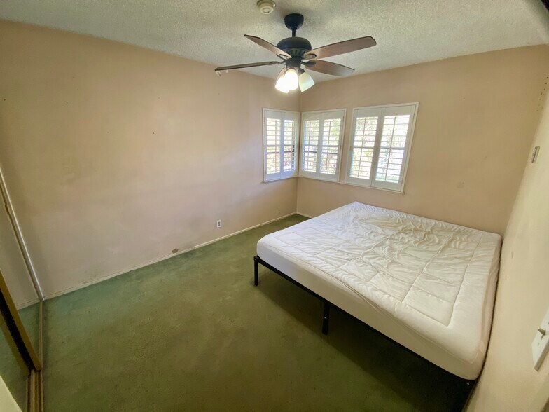 Building Photo - 5882 Bowcroft St