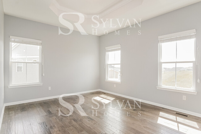 Building Photo - Don't miss out on this charming townhome!