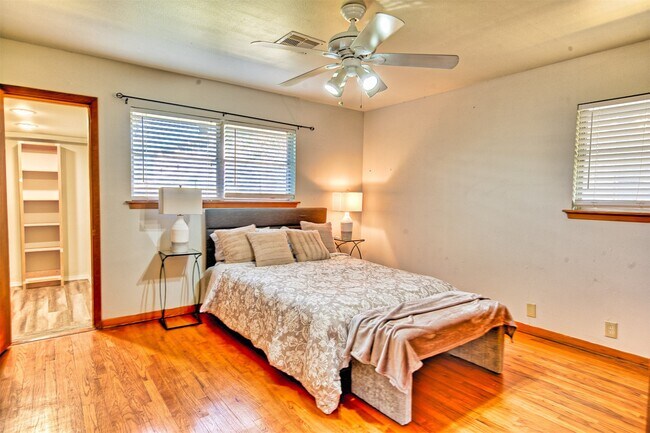 Building Photo - 918 Lehman St