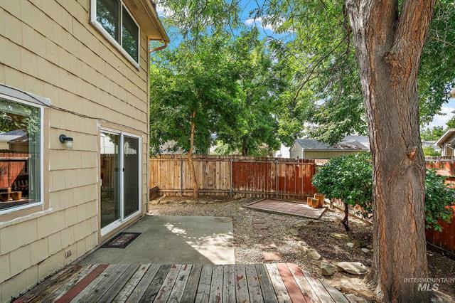 Building Photo - 529 S Beach St