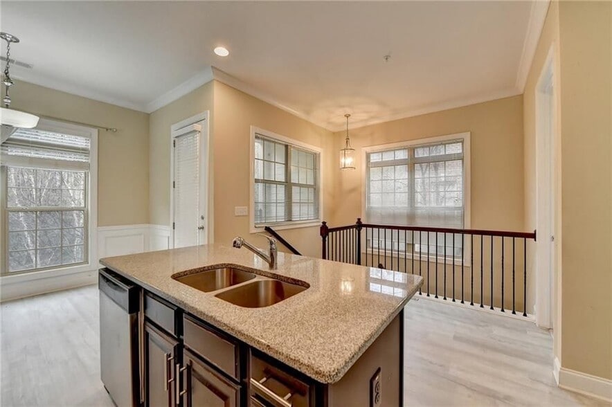 Building Photo - 2405 Tenor Ln