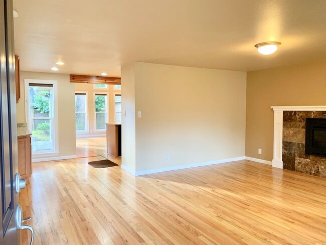 Building Photo - 405 167th Ave SE