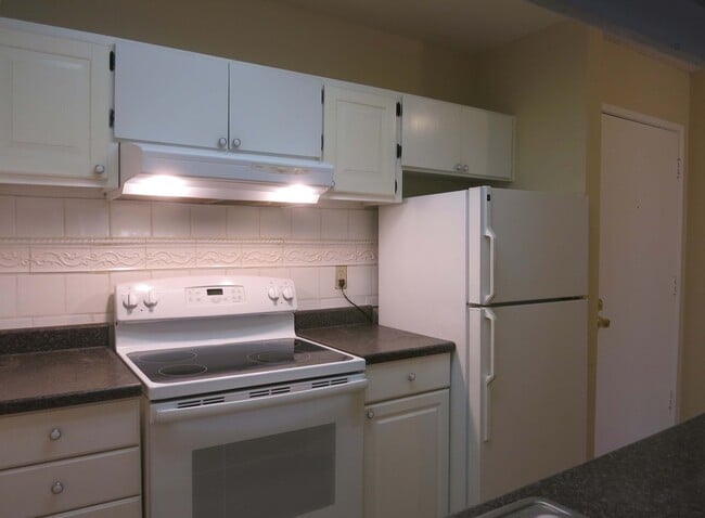 Building Photo - 1 bedroom 1 bath condo in heart of Silicon...