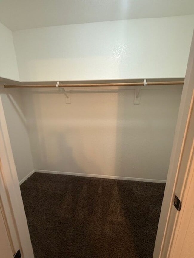 Building Photo - 2 Bedroom 2 Bath Contact Property Pros 928-634-7710