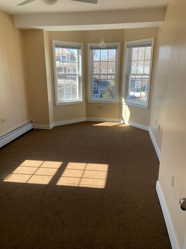 Building Photo - 110 Ashburnham St