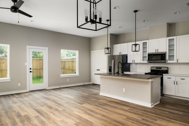 Building Photo - 417 Stonework Garden Ln