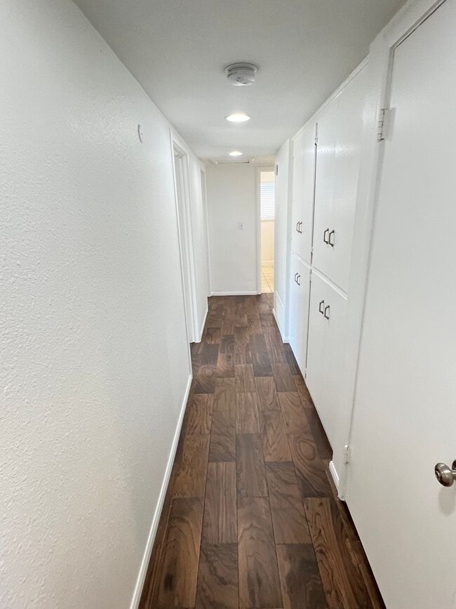 Building Photo - Adorable and Recently Upgraded 4 Bedroom P...