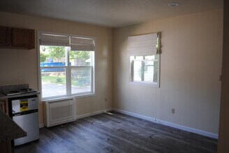 Building Photo - STUDIO/SEMI 1 BEDROOM - AVAILABLE AUGUST 2023!