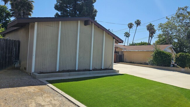 Building Photo - 3 bedroom 2 bath House in Escondido