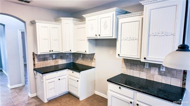 Building Photo - 14 Linva Ave