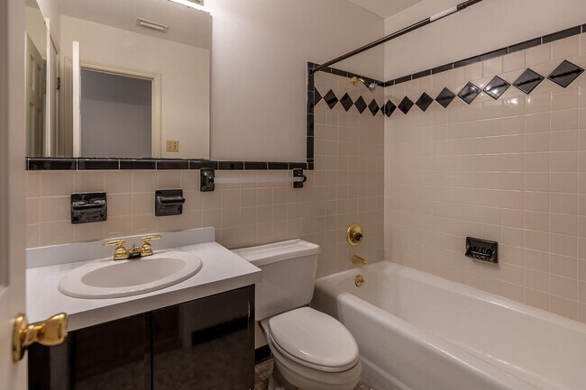 Building Photo - 3-Bedroom, 2-Bath with Den in Spanish Fort Estates