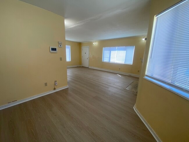 Building Photo - 914 Alice Ave