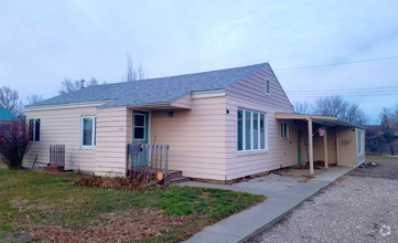 Building Photo - 700 5th Ave W