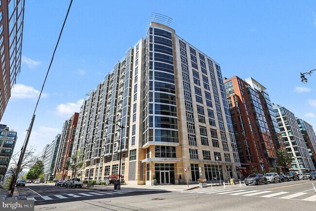 Building Photo - 1025 1st St SE