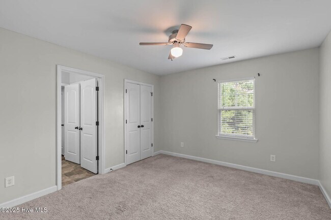 Building Photo - 106 Shallow Ct
