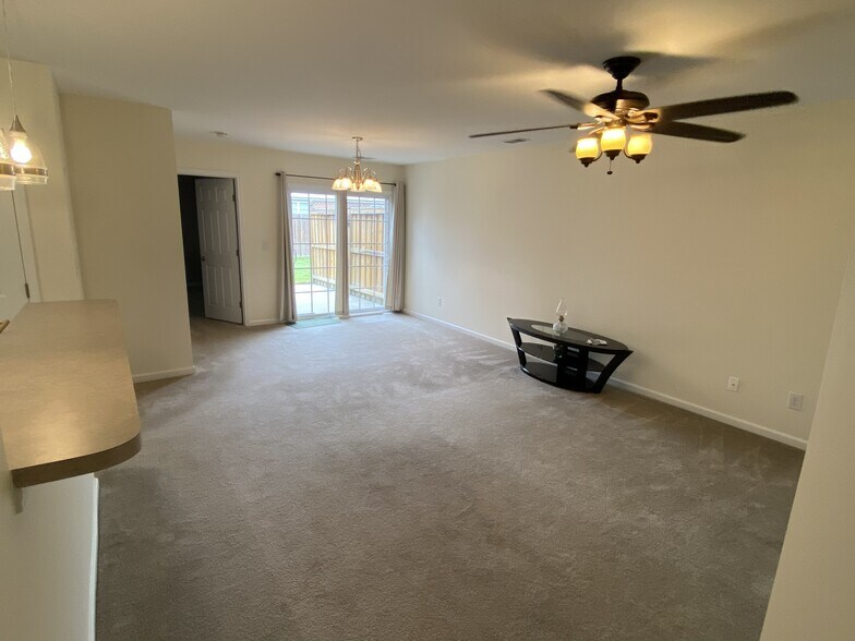 Building Photo - 1041 Bridgeport Way