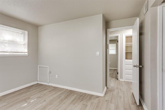 Building Photo - 2908 SW 62nd St