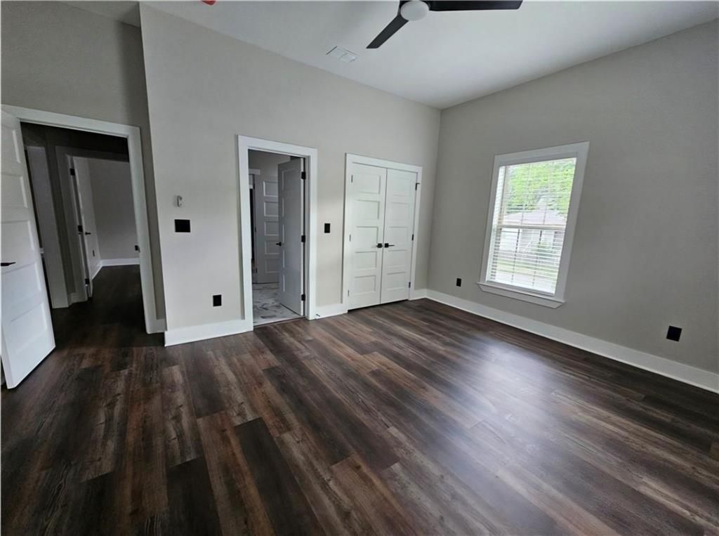 Building Photo - 198 Wellington St SW