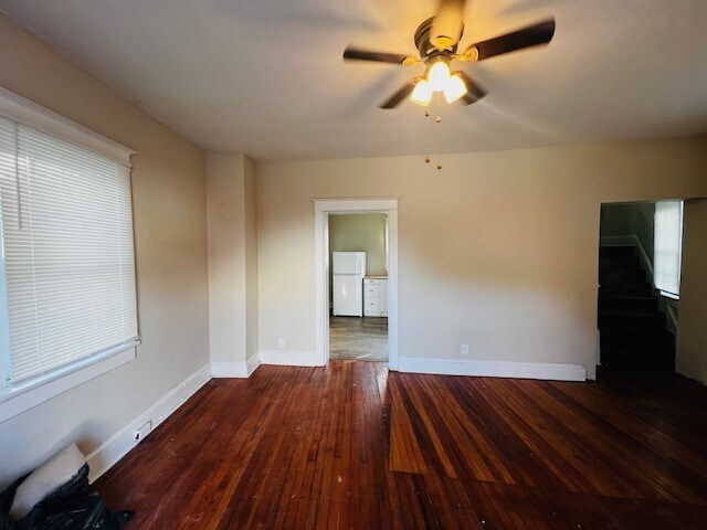 Foyer - 535 W Stephen St