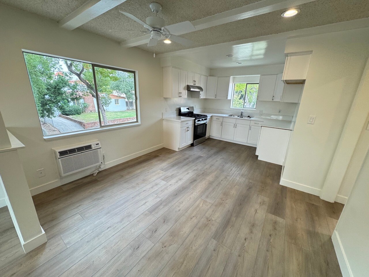 Building Photo - 1152 Ruberta Ave