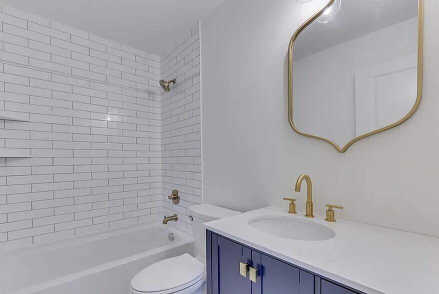 Guest Bath - 11506 Rolling Springs Dr