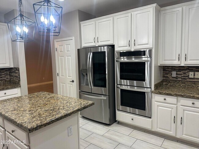 Building Photo - 6700 S Agate Way