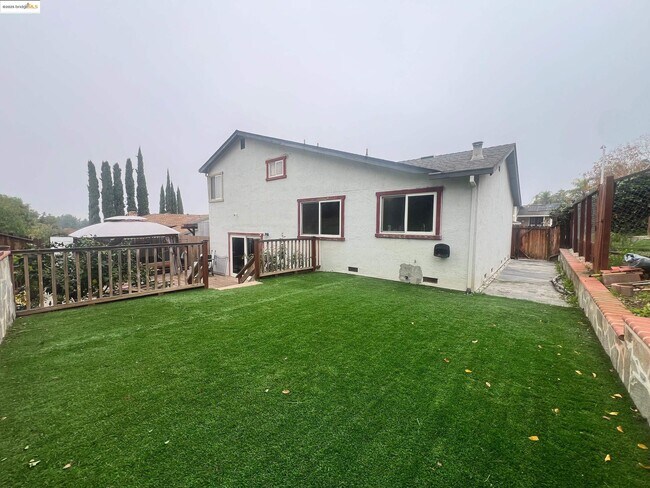 Building Photo - 2322 Peachtree Cir