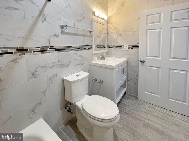 Building Photo - 136 S 11th St