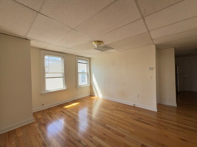 Building Photo - 1004 Bennington St