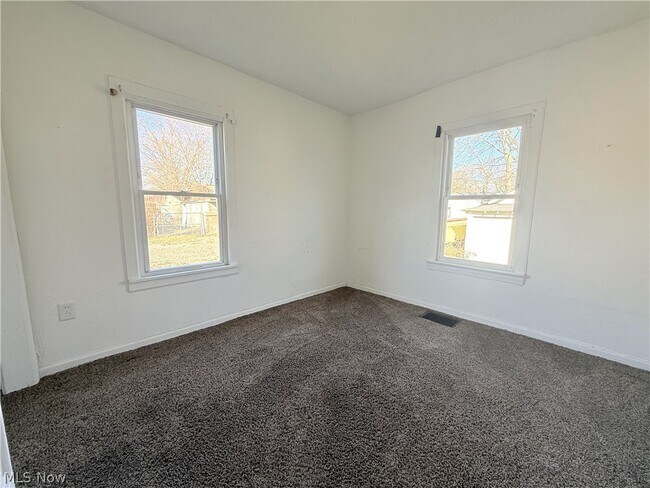 Building Photo - 1433 Kenmore Blvd