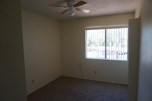 Building Photo - Charming 2 bed 1.5 bath Phoenix townhouse