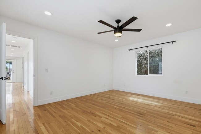 Building Photo - 4525 Saratoga Ave