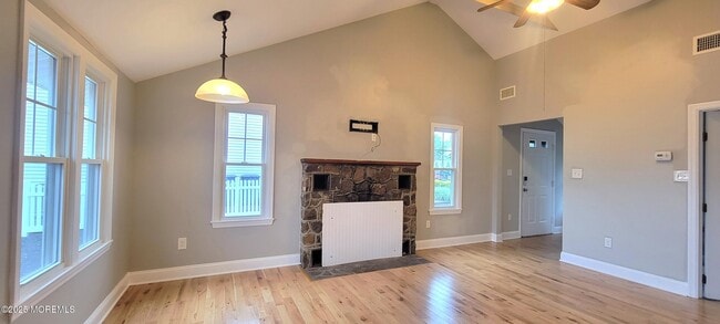 Building Photo - 646 Princeton Ave