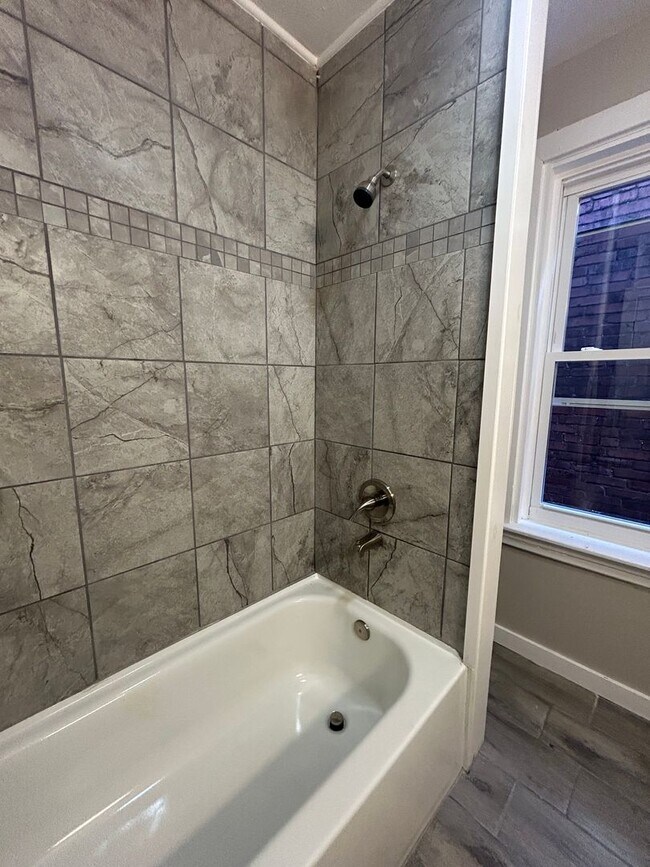 Building Photo - Beautiful 3 Bedroom Home in Harrisburg!