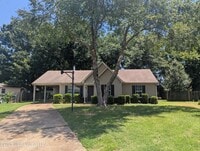 Building Photo - 904 Acorn Cove