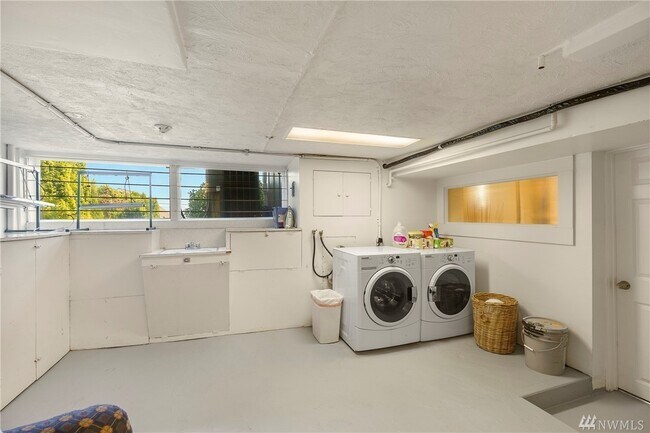 Separate laundry area - 3717 Belvidere Ave SW