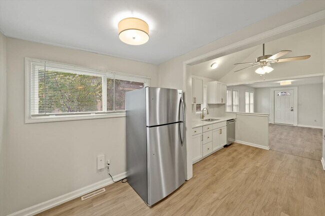 Building Photo - 4459 Fisher St