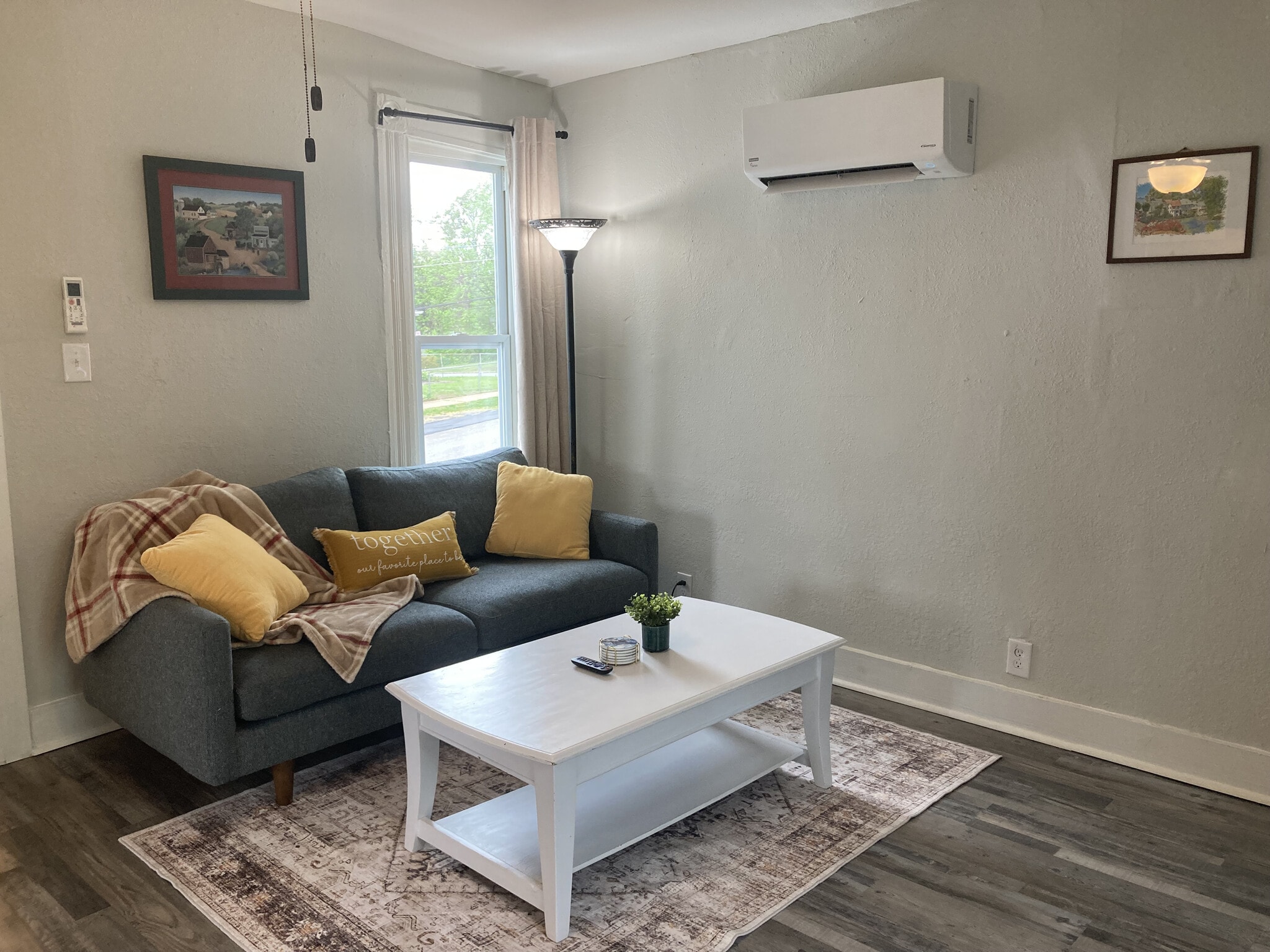 Living room - 1504 Pierce St