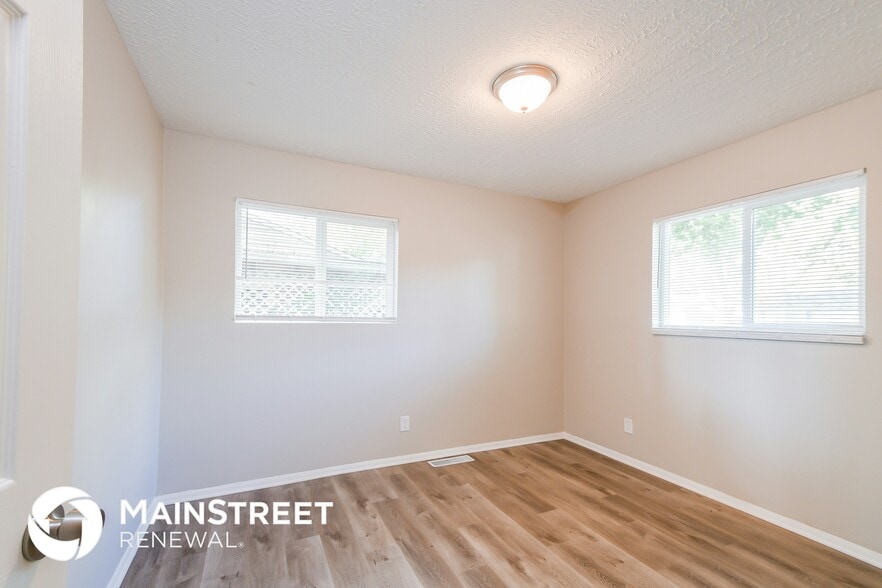 Building Photo - 4924 Leone Dr