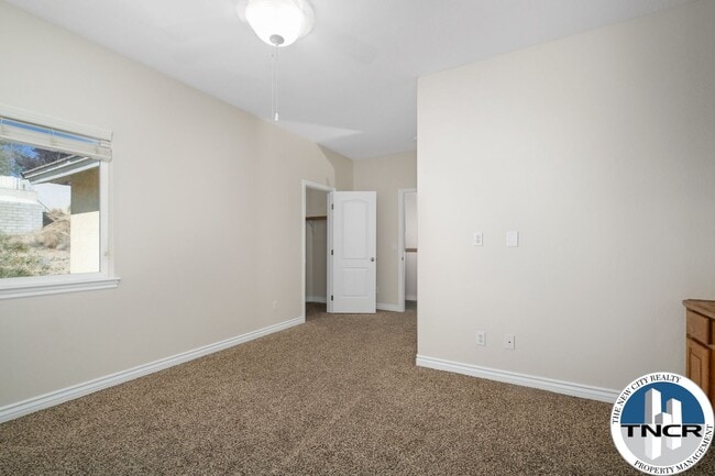 Building Photo - Gorgeous 4 Bedroom | 3.5 Bath