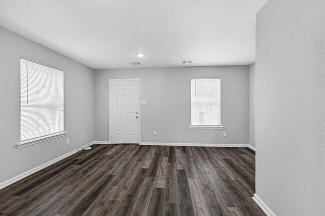 Building Photo - ASAP move in! Charming 3-Bedroom Home in the Heart of Conroe
