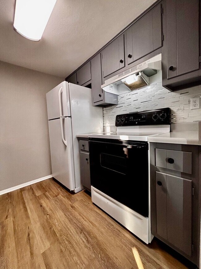 Building Photo - Spacious One Bedroom Located in Kettering ...