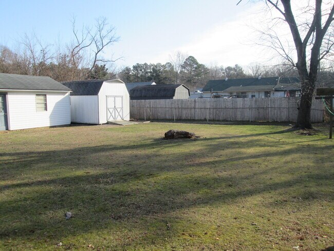 Building Photo - Three Bedroom Highland Springs Home. Available in September