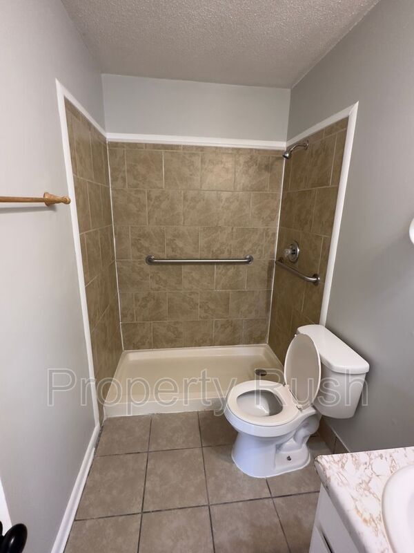 Building Photo - 1682 Hamlet Dr