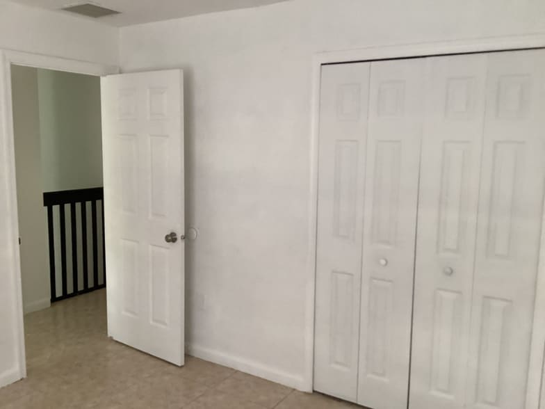 Building Photo - 2736 SE 15th Rd