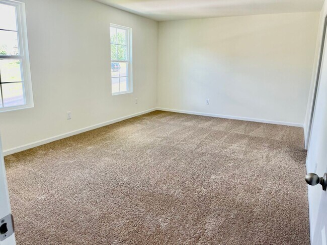 Building Photo - Available Now – Spacious 4BR Home on 1.5 Acres in Rural Hall!