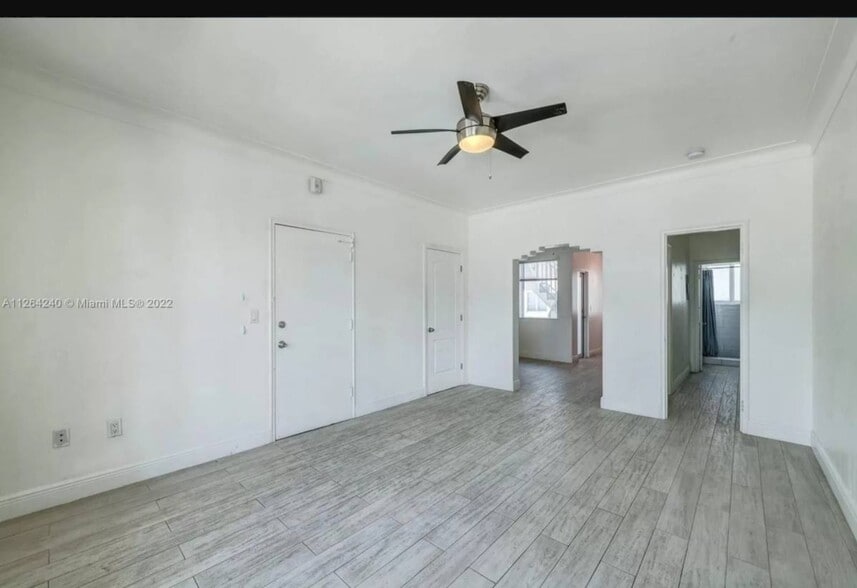 STUDIO LIVINGROOM - 610 12th St